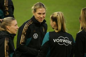 DFB-Frauen: Debütantin Knaak in der Startelf
