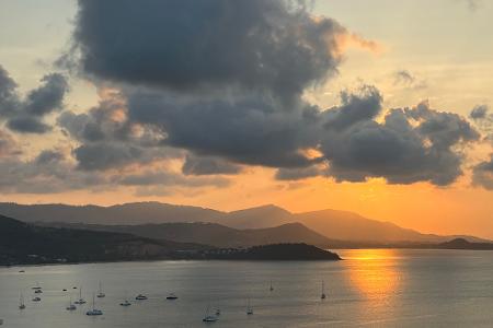 Koh Samui lockt mit herrlichen Buchten und spektakulären Sonnenuntergängen - hat aber wegen des Tourismus bereits jetzt viele Probleme. (Archivbild)