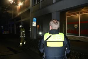 Feuer im Eingangsbereich eines Wohn- und Geschäftshauses in Stade schnell gelöscht