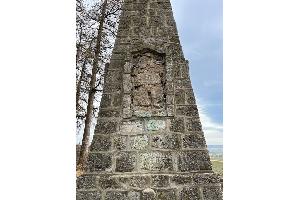 Gedenktafeln vom Kriegerdenkmal entwendet