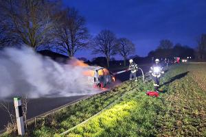 PKW-Brand auf der Alpener Straße und gemeldeter LKW-Brand auf der A57
