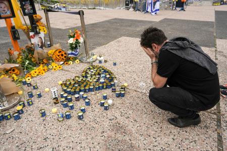 Trauer um tote Geiseln in Tel Aviv. 