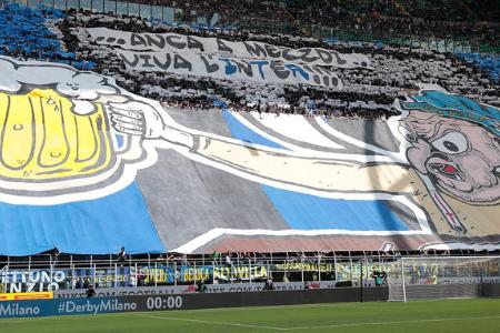 Serie A: Inter - AC Mailand - Prost! Choreo vor dem Mailänder Derby zwischen Inter und dem AC.