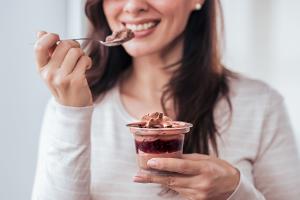 Den "Dessertmagen" gibt es doch: Warum unser Gehirn uns nach dem Essen zu Zucker drängt