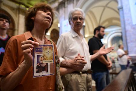 Seine lange Erfahrung in Lateinamerika prägt Prevost. In Peru, wo rund zwei Drittel der 34 Millionen Einwohner katholisch sind, ist die Kirche tief im sozialen und kulturellen Leben verankert, gestützt durch die Verfassung und ein bilaterales Abkommen mit dem Vatikan.