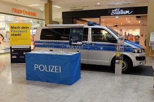 Bergisch Gladbach - Monatlicher Infostand der Kriminalprävention in der RheinBerg-Galerie
