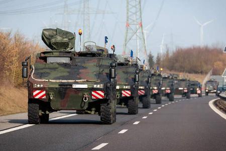 Operativ wird die Ankündigung von Merz zunächst kaum Auswirkungen haben, da Deutschland kaum Waffen geliefert hat, mit denen die ukrainischen Streitkräfte russische Stellungen und Nachschublinien weit hinter der Frontlinie treffen können.