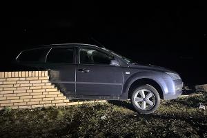 Betrunken in Mauer gefahren
