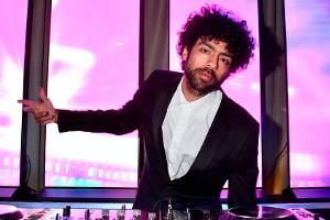 Noah Becker heizt als DJ beim Ball der Wirtschaft ein