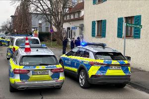 Mann randaliert mit Waffe in Hotel am Bodensee - Festnahme