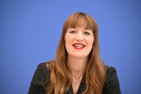Bei der Linkspartei ist die Stimmung gut. Heidi Reichinnek, Spitzenkandidatin und Co-Vorsitzende der Bundestagsgruppe, hat mit ihren Videos in sozialen Medien im Wahlkampf viele junge Wählerinnen und Wähler angesprochen.