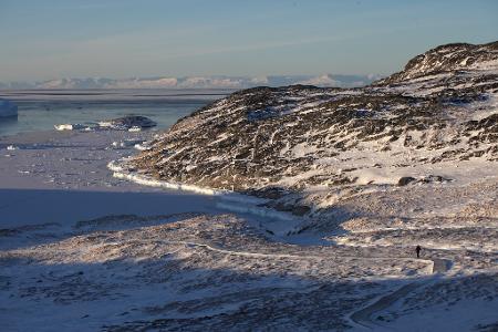 Grönland ist ein Land voller Eis und Schnee. Unter der Erdoberfläche lagern jedoch immense Rohstoffvorkommen. Grönland ist ein Land voller Eis und Schnee. Unter der Erdoberfläche lagern jedoch immense Rohstoffvorkommen.
