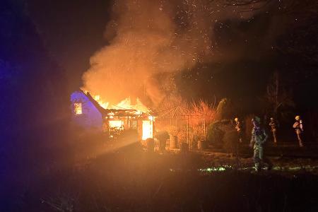Das Bildmaterial kann unter dem Quellenhinweis Feuerwehr Hannover verwendet werden. Das Bildmaterial kann unter dem Quellenhinweis Feuerwehr Hannover verwendet werden.