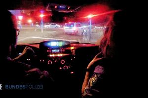 Streit eskaliert / Mann in S-Bahn mit Glasflasche attackiert