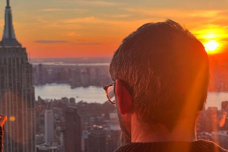 Sonnenuntergang hinter dem Empire State Building.