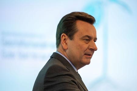 Munich Re Vorstandschef Joachim Wenning. Der Dax-Konzern ist eines der wenigen Unternehmen an der Frankfurter Börse, das derzeit glänzende Geschäfte macht. (Archivbild) Munich Re Vorstandschef Joachim Wenning. Der Dax-Konzern ist eines der wenigen Unternehmen an der Frankfurter Börse, das derzeit glänzende Geschäfte macht. (Archivbild)