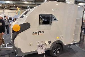Nipo Camper, Wohnwagen GFK, außen