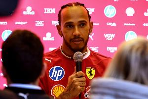 Sainz setzt Bestzeit - Hamilton "bondet" mit dem Ferrari
