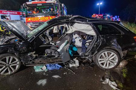 Bei einem Verkehrsunfall auf der Autobahn 7 ist im August ein Ehepaar tödlich verletzt worden. (Archivbild)