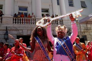 Schlüsselübergabe an "König Momo": Karneval in Rio beginnt