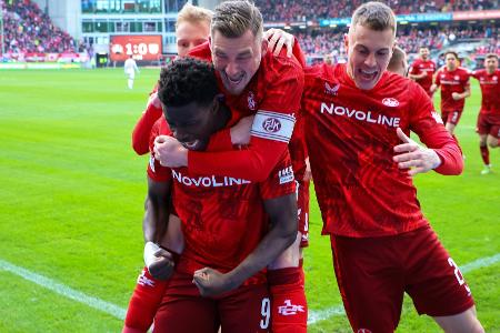 Doppelpack Ache: FCK feiert Pflichtsieg im Aufstiegskampf Doppelpack Ache: FCK feiert Pflichtsieg im Aufstiegskampf