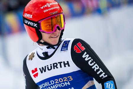 Skisprung-Frauen zur Halbzeit auf Silberkurs Skisprung-Frauen zur Halbzeit auf Silberkurs