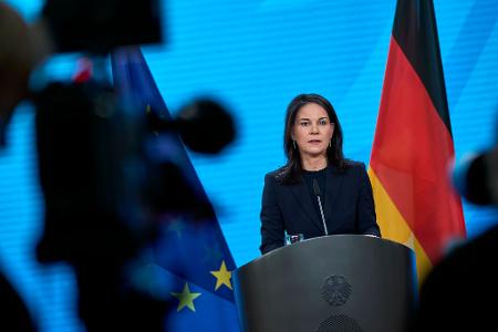 Man könne nicht bis zur Bildung einer neuen Bundesregierung warten, sagte Baerbock. Man könne nicht bis zur Bildung einer neuen Bundesregierung warten, sagte Baerbock.