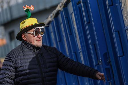 Närrinnen und Narren dürfen sich auf Sonne am Rosenmontag freuen. (Archivbild)