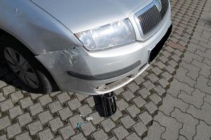 Verkehrsunfallflucht auf dem Parkplatz Amalie-Thomas-Platz