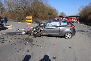 Frontalzusammenstoß auf der B252 bei Peckelsheim