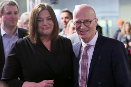 Hamburgs Erster Bürgermeister Peter Tschentscher (SPD) und Hamburgs Zweite Bürgermeisterin Katharina Fegebank (Grüne) könnten die rot-grüne Koalition in der Bürgerschaft laut einer Hochrechnung fortsetzen.