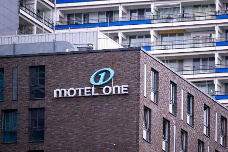 Ein Motel One in Berlin - inzwischen gibt es 99 Häuser in 13 Ländern. (Archivbild) Ein Motel One in Berlin - inzwischen gibt es 99 Häuser in 13 Ländern. (Archivbild)