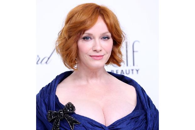 ...während Schauspielerin Christina Hendricks sich für einen klassischen Ballkleid-Look entschieden hatte.