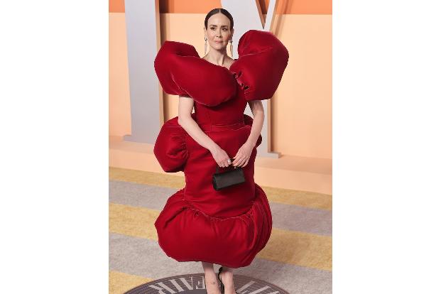 Ein echter Hingucker war Sarah Paulson - doch nicht allen gefiel ihr Outfit von Marc Jacobs. Die 'Daily Mail' kürte die Schauspielerin gar zur 