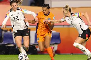 Auftakt mit "Höhen und Tiefen": DFB-Frauen wollen lernen