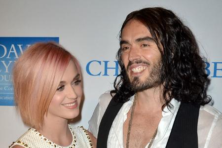 Dabei hatte Katy schon länger ein Ticket fürs Konkurrenzunternehmen Virgin Galactic in der Tasche. Das hatte sie schon vor mehr als zehn Jahren für sich und ihren damaligen Ehemann Russell Brand gekau ...