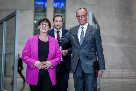 Union und SPD schnüren riesiges Finanzpaket. 