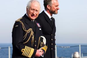 König Charles III. besucht nach ihm benannten Flugzeugträger