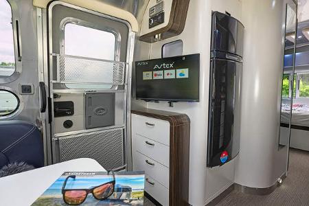 Eriba Touring 820 vs. Airstream 648 International f