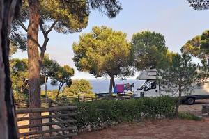 Campingplatz, Meer, Wohnmobil, Bäume, Costa Brava