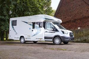 Neue Teilintegrierte und ein Campingbus