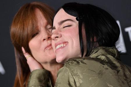 Billie Eilishs Mutter Maggie Baird zeigte sich auf Instagram ebenfalls entsetzt: 