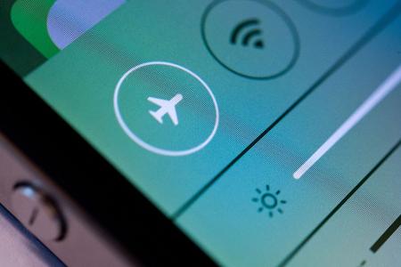 Flugmodus an: Mit Handy-Einstellungen kann man regeln, was und wer einen wann erreichen kann - und so für echte 