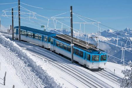 Bahn, Gleise, Schnee, Berge, Himmel