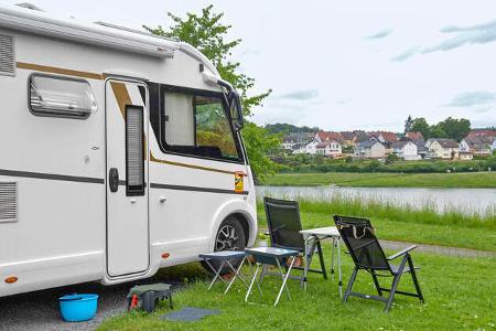 Stellplatz, Caravan, LiegestŸhle, See, HŠuser, Himmel