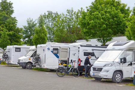 Stellplatz, Caravans, BŠume, Himmel, Stra§e
