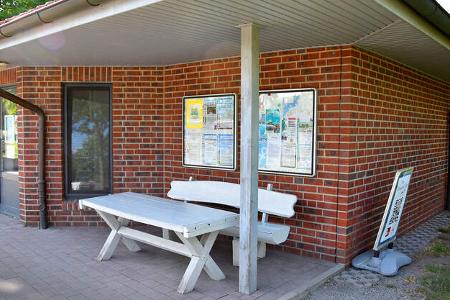 Sitzecke, Bank, Tisch, Infotafel