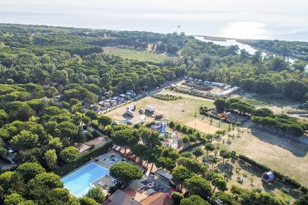 Vogelperspektive, Campingplatz, BŠume, HŠuser, Caravans, Pool, Strand, Meer