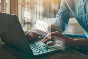 So gehst Du richtig mit Spammails um
