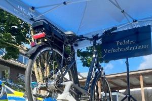Polizei informiert in den Arkaden zur Verkehrssicherheit - Pedelec-Simulator ermöglicht realistisches Erleben